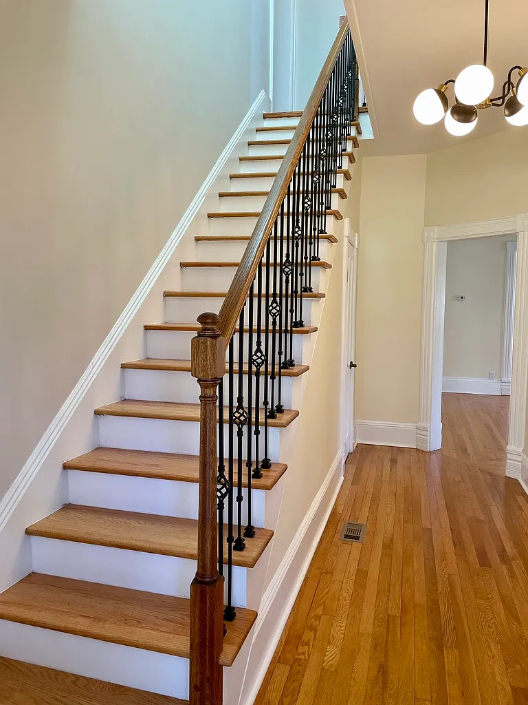 5 bed, 3700 sqft, $3,750 — Photo 2