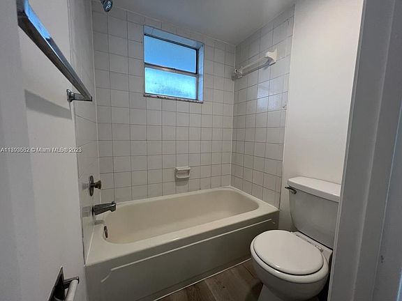 5th image of 3541 Inverrary Dr APT 205