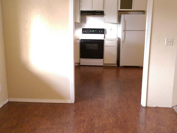 3rd image of 3529 Woodside Ct NE