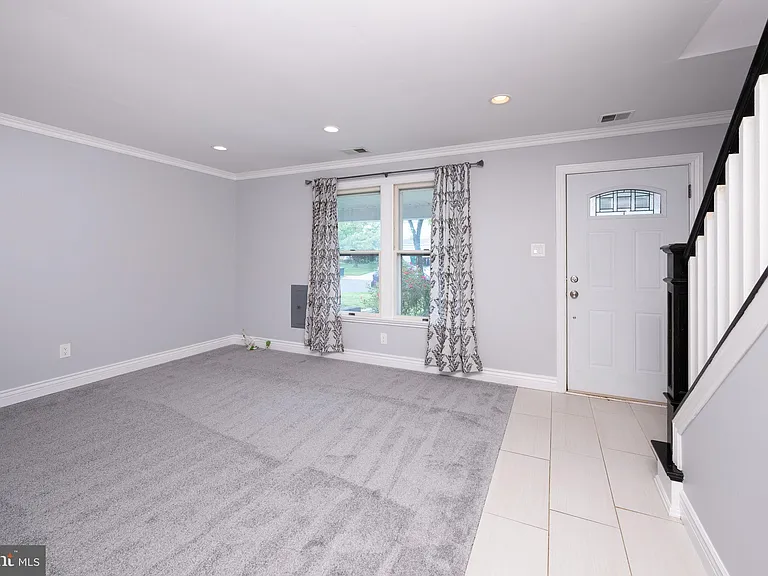 6517 Jefferson Ct — Photo 3