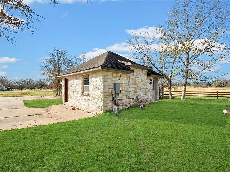 170 Stephen F Austin Blvd — Photo 7