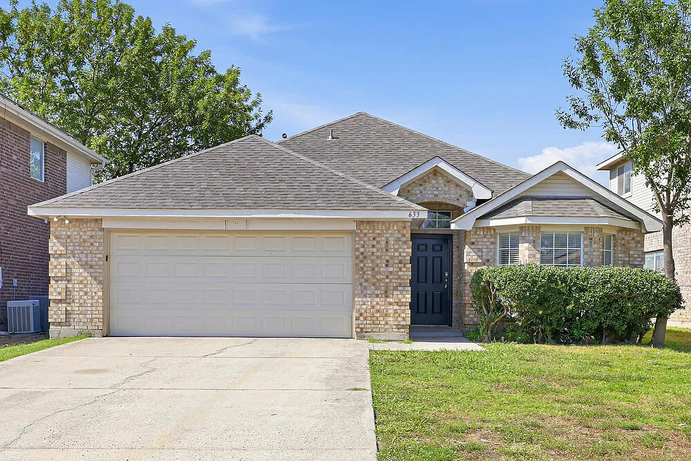 3 bed, 2.0 bath, 1956 sqft, $1,990 — Photo 1