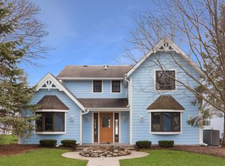 W322N7384 Reddelien Rd, Hartland, WI 53029