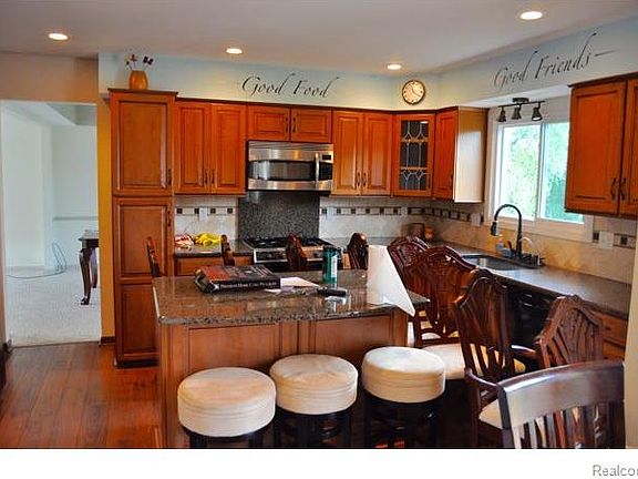 3rd image of 750 Banbury Ct