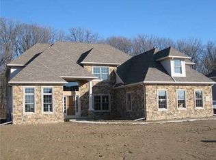 25748 Wood Creek Rd, Perrysburg, OH 43551