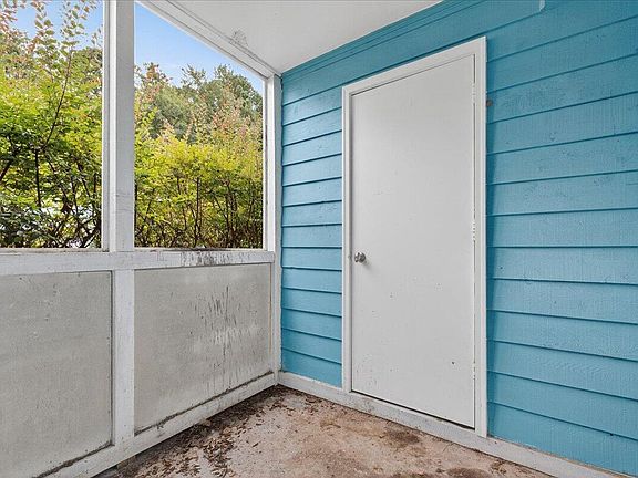 4th image of 104 Peacock Pl
