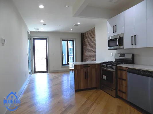 Rented by Blue Egg Realty Corp | media 14