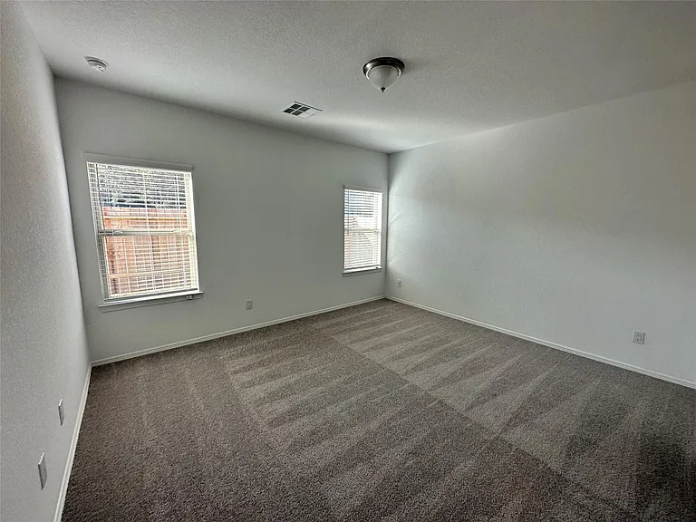 16504 Moss Ln — Photo 8
