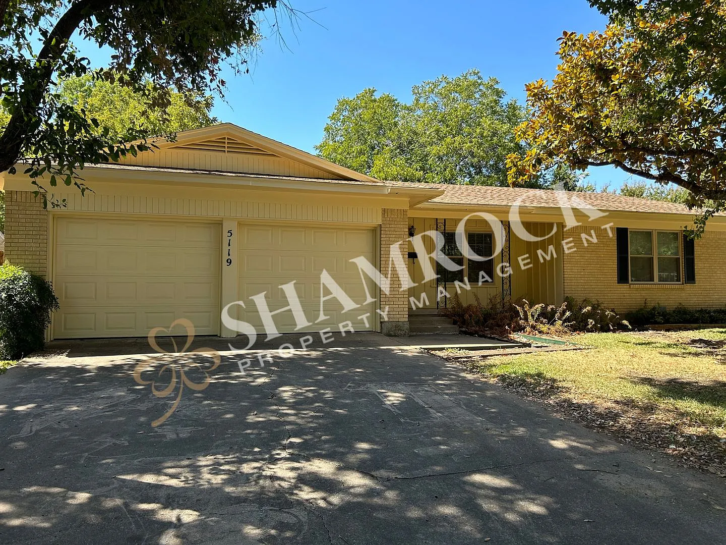 Updated 3/2 in Lake Air Estates — Photo 2