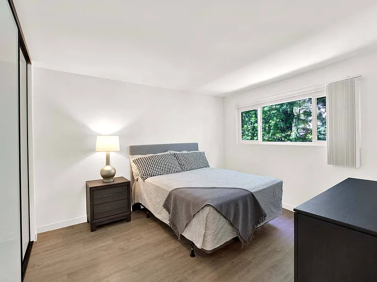 Westwood Riviera Apartments — Photo 10