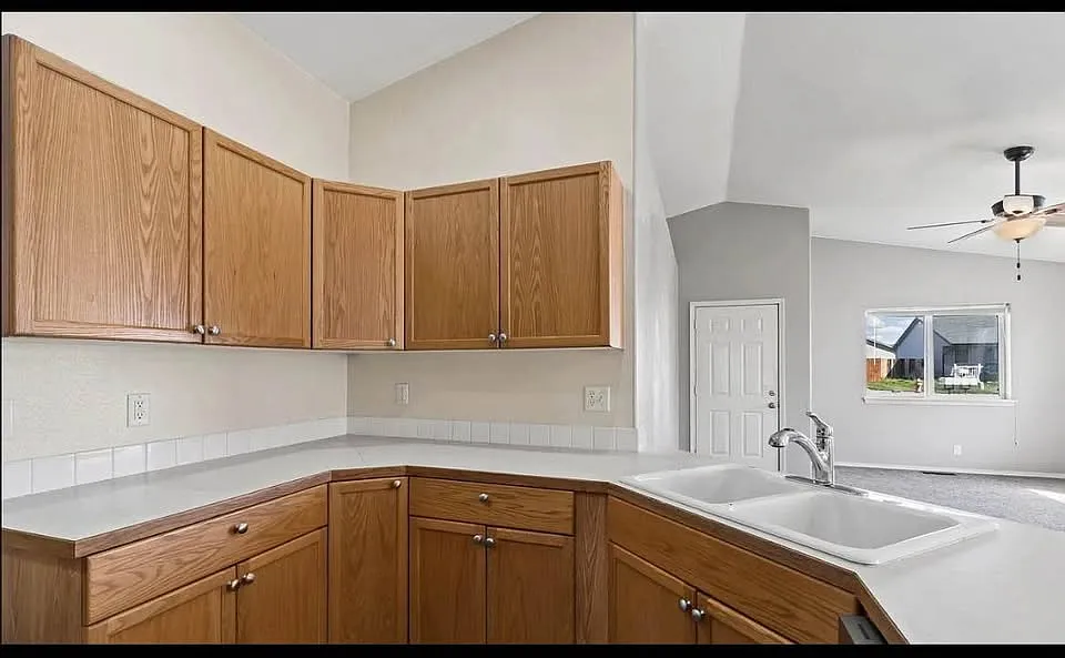 3 bed, 1259 sqft, $1,895 — Photo 1