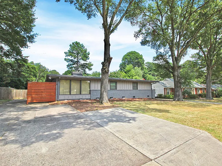 401 Scaleybark Rd — Photo 1