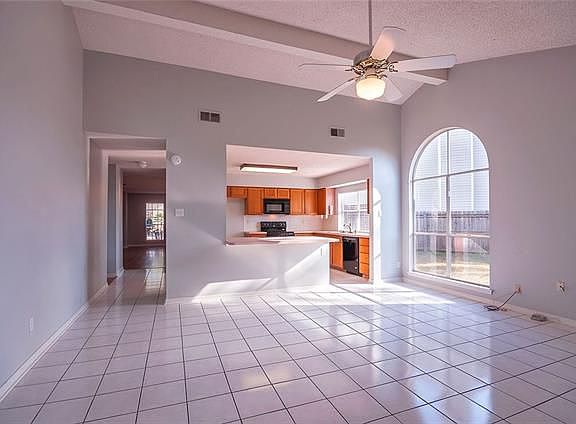 5th image of 102 Cottonwood Ct