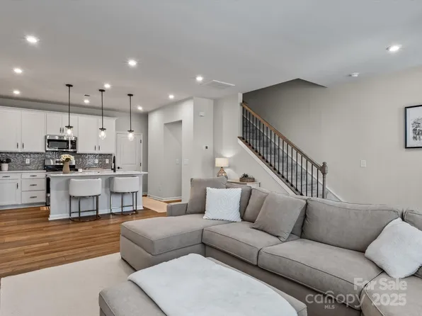 118 Berkeley Ave #D, Mooresville, NC 28117