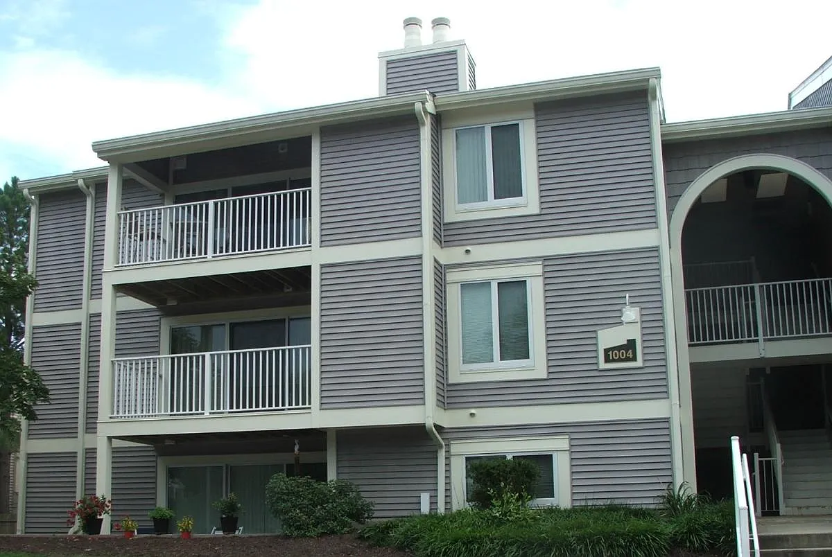 2 bed, 983 sqft, $1,880 — Photo 1