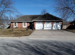 3725 W Maplewood St, Springfield, MO 65807
