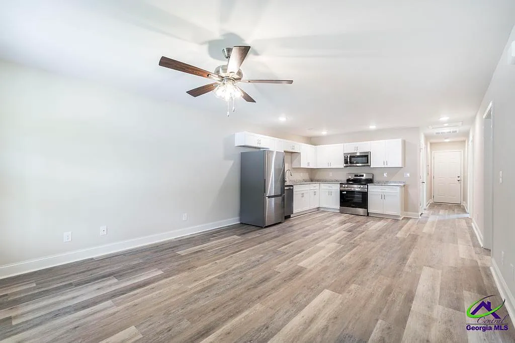 3 bed, 2.0 bath, 1071 sqft, $1,400 — Photo 3