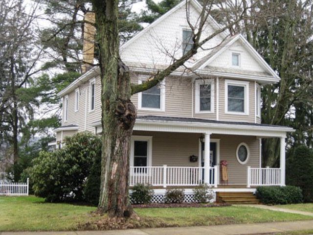 1st image of 709 Alden St