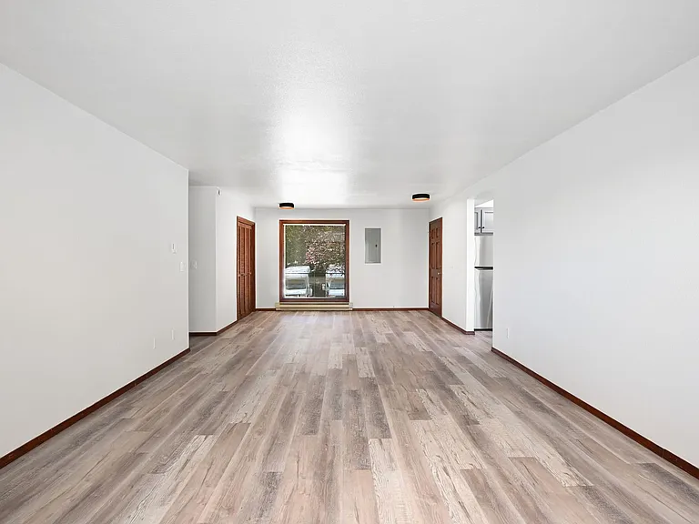 10705-10707 Des Moines Memorial Dr — Photo 11