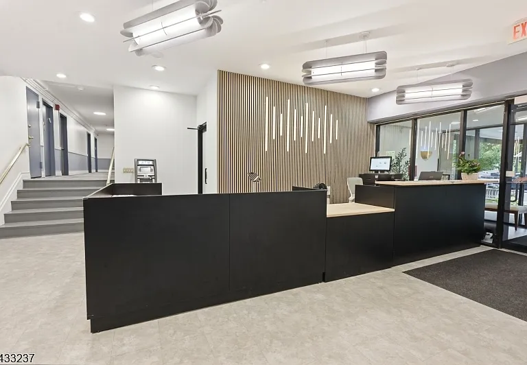 285 Aycrigg Ave #4J — Photo 3