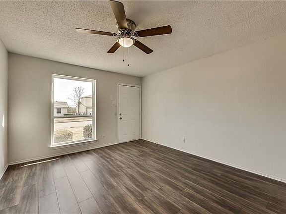 3rd image of 3903 Mehalia Dr