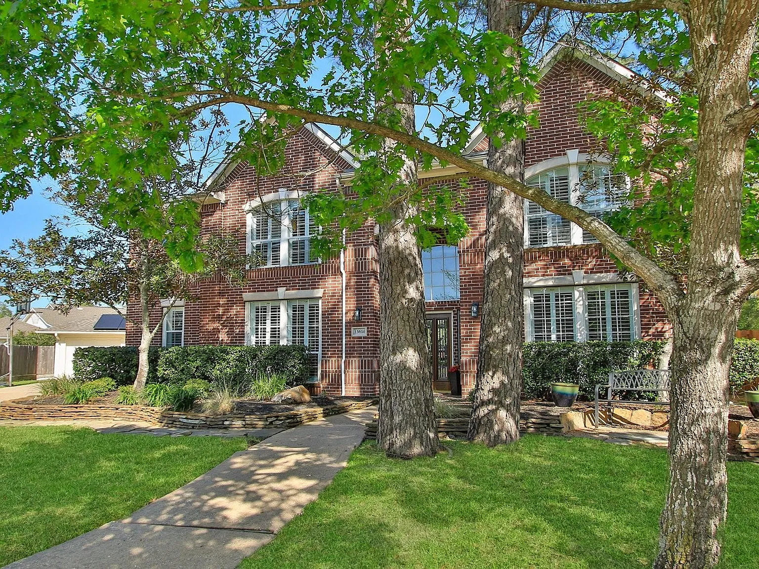 4 bed, 5.0 bath, 4200 sqft, $4,850 — Photo 4
