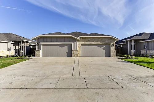 649 Blackland Dr Photo 1
