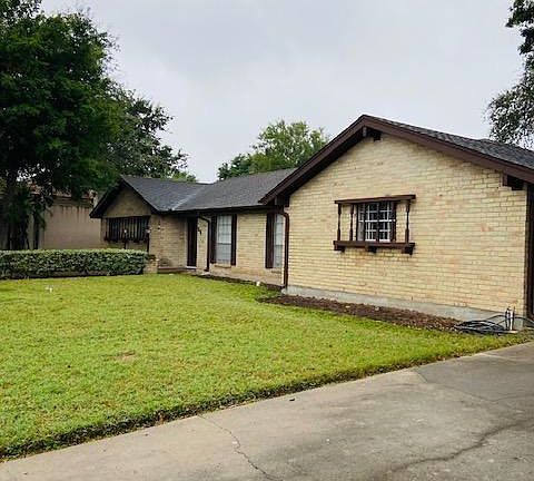 2nd image of 64 Shadowbrook Ln