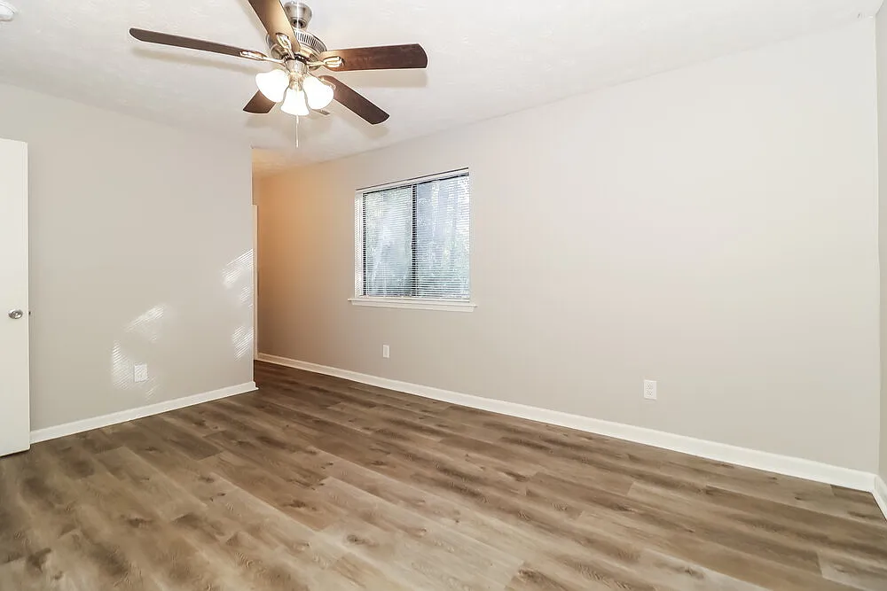 3 bed, 2.0 bath, 1220 sqft, $1,725 — Photo 3