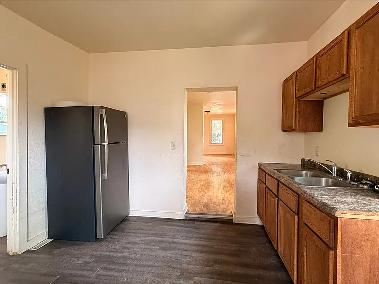 210 - 212 Doty St — Photo 2