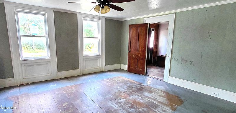 5th image of 135 Clauverwie Road