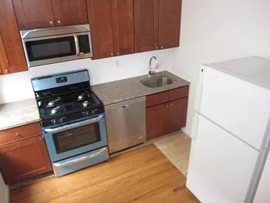 Rented by New York Realty Minimax Inc | media 15