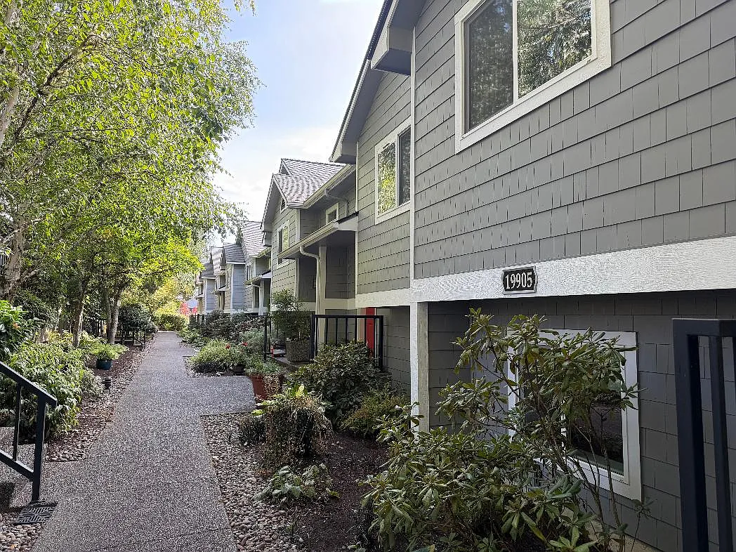 2 bed, 2.5 bath, 1288 sqft, $2,600 — Photo 1