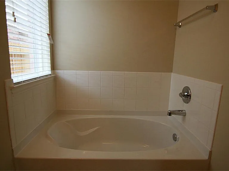 18206 Canary Bluff Ln — Photo 12
