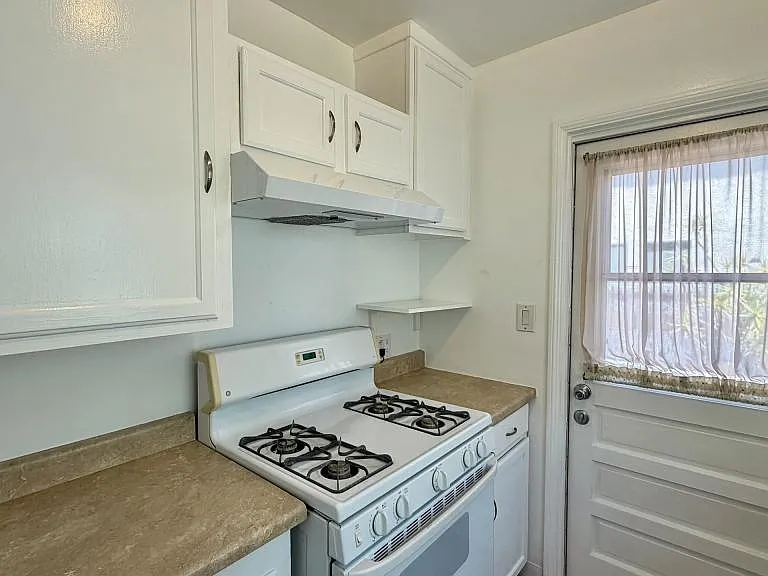 4668 Mississippi St — Photo 17