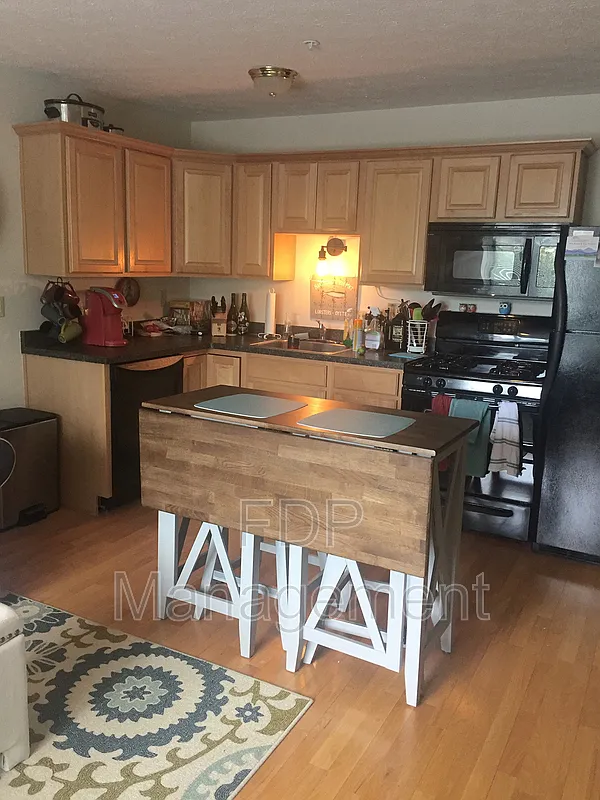 1 bed, 1.0 bath, 600 sqft, $1,200 — Photo 1