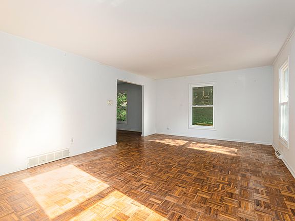 3rd image of 2776 Hickorywood Ln SE