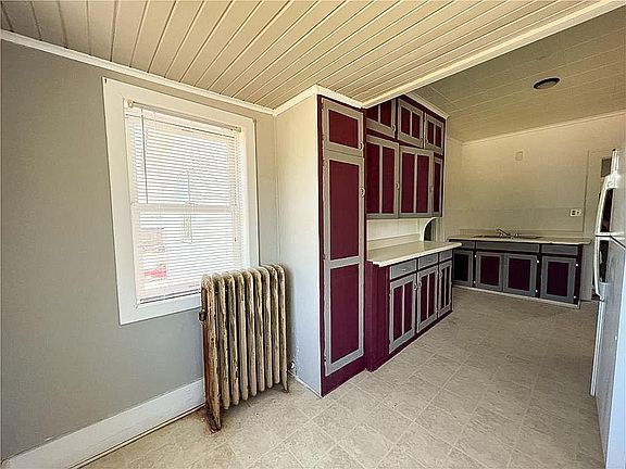 5th image of 403 2nd St NW