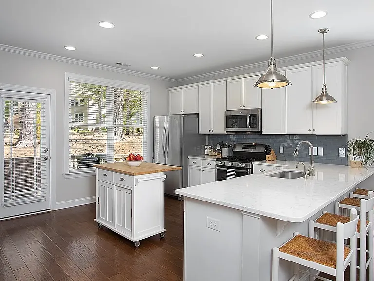 113 Bella Dr — Photo 34
