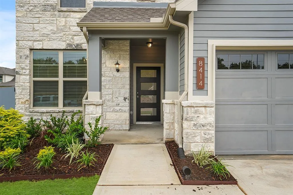 4 bed, 3.0 bath, 2319 sqft, $2,700 — Photo 2