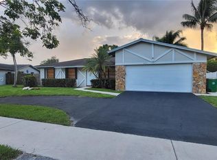 921 SW 129th Way, Davie, FL 33325