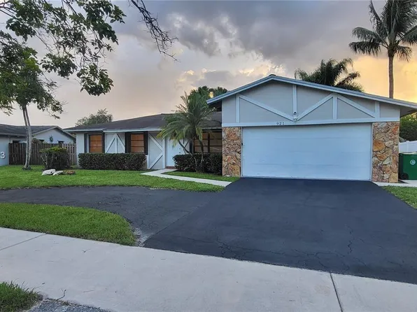 921 SW 129th Way, Davie, FL 33325