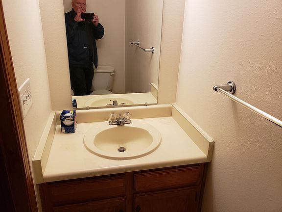 1/2 guest bath on main floor