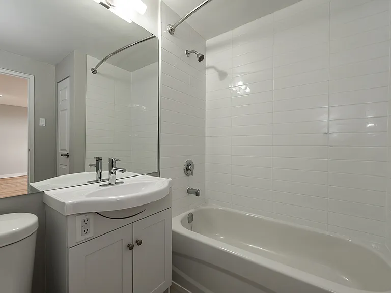 1161 Wellington St W — Photo 34