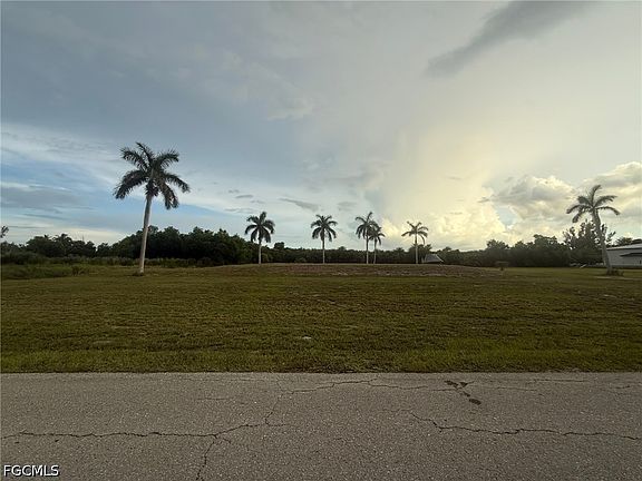 5th image of 7655 Barrancas Ave