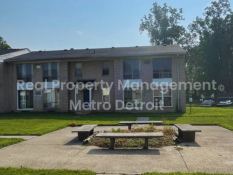 22148 Dante St #211 — Photo 19