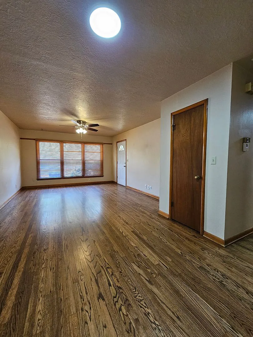 (3) Bed/(1/5) Bath in South-Central Norman Avail NOW! — Photo 3