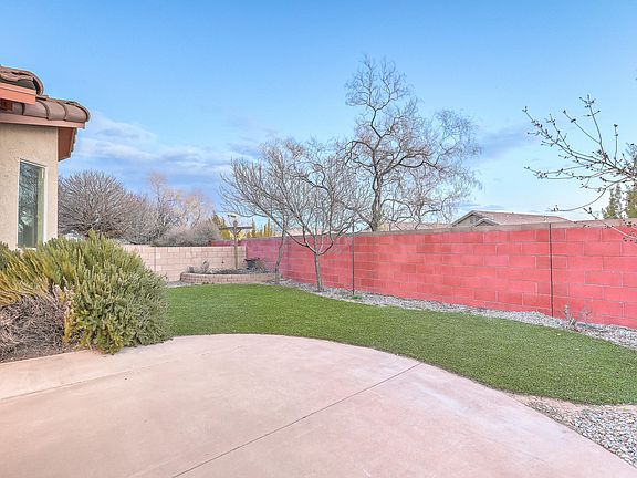 3rd image of 405 Loma Linda Loop NE