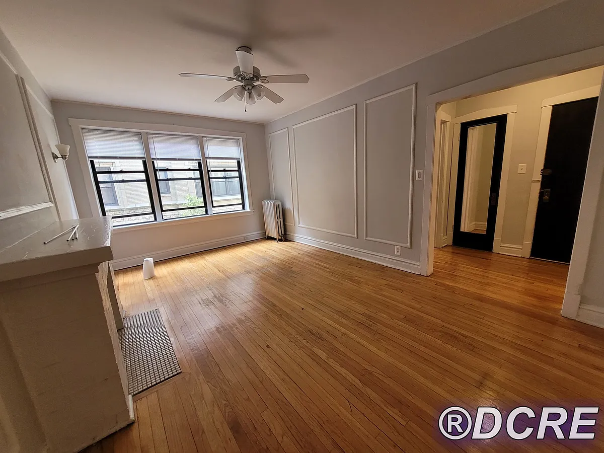 Building Photo - 1233 W Chase Ave #1