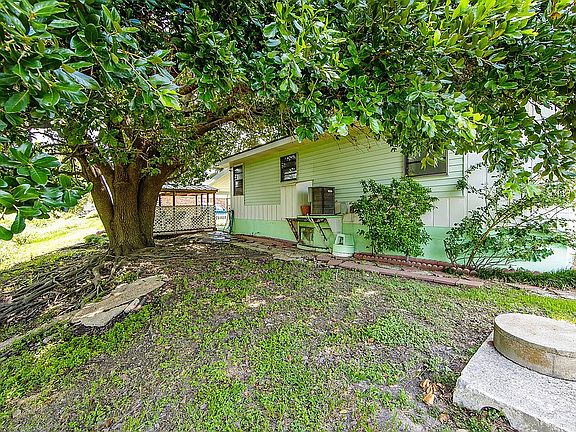 4th image of 762 Saint Philip St